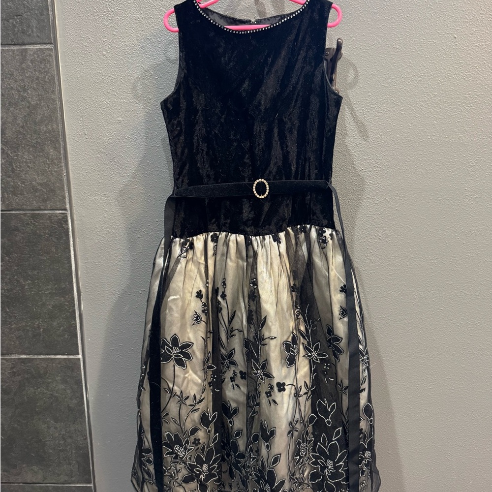 Rare Editions Black and Ivory Floral Velvet Party Dress with Jeweled Belt